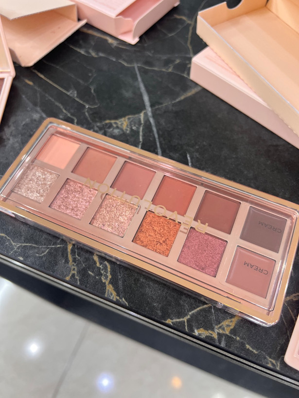 پالت سایه روشن 12 تایی رولوشن | Revolution 12 Shades Eyeshadow Palette